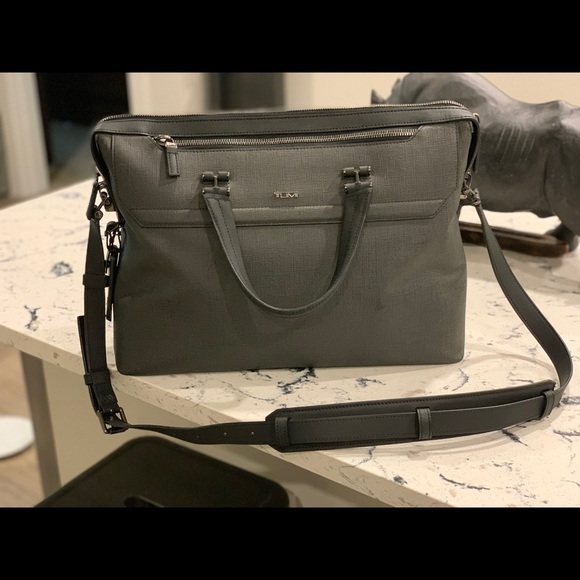 tumi ashton briefcase